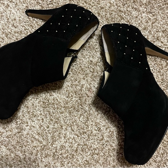 Adrienne Vittadini Black Suede Cuffed Studded Ankle Bootie stiletto 9-1/2 M EUC - Picture 7 of 16
